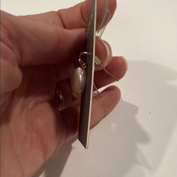 NWT Tommy Bahama Gold and Pearl Earrings - Picture 3 of 5